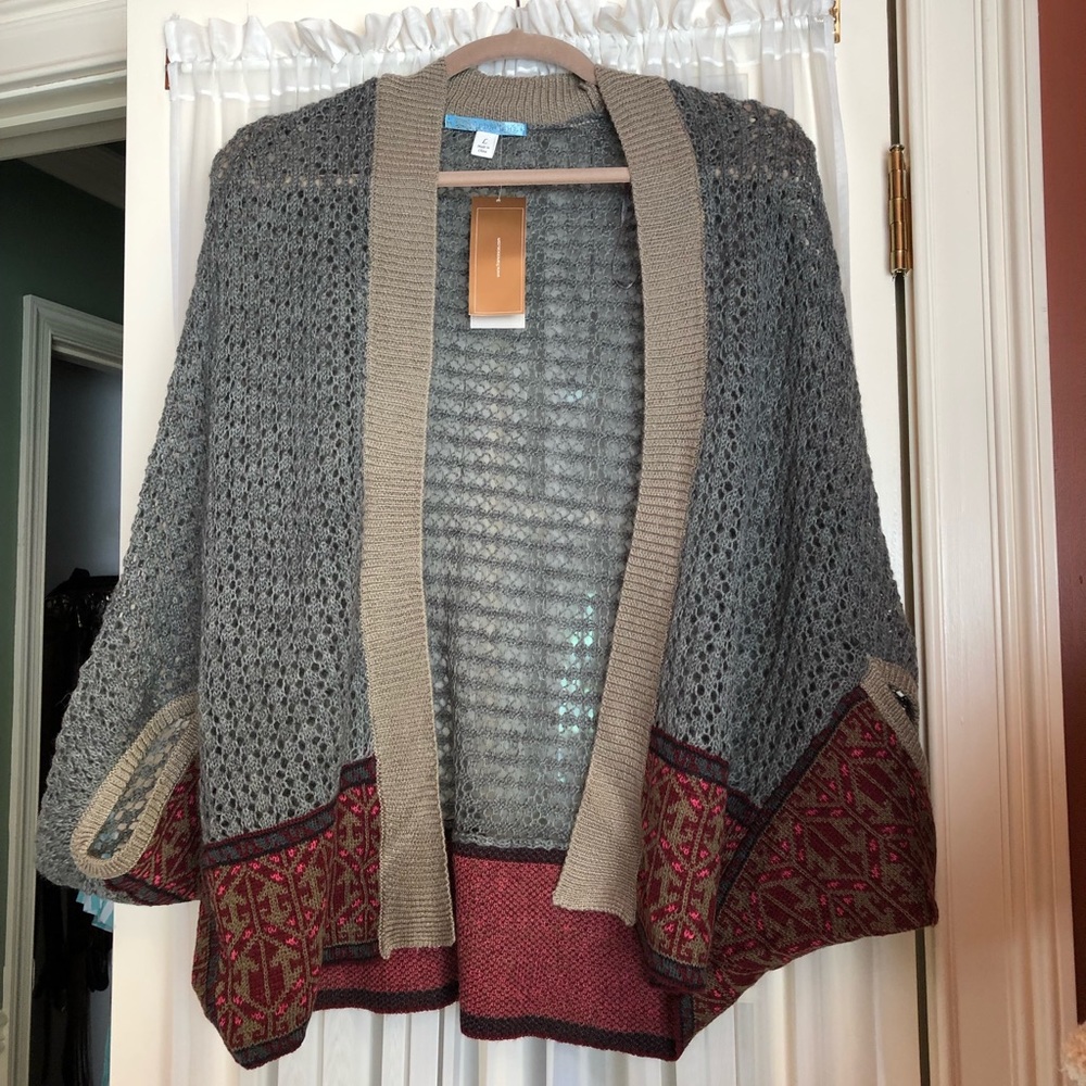 Francesca’s beautiful crochet and knit cape